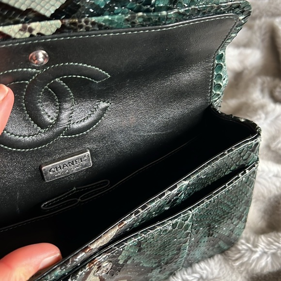 Gorgeous Chanel Classic Medium Double Flap Bag - Picture 3 of 9